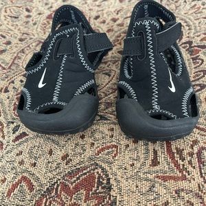 Nike toddler water shoes